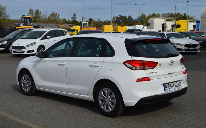 Hyundai I30 cena 29889 przebieg: 301850, rok produkcji 2017 z Zduńska Wola małe 191